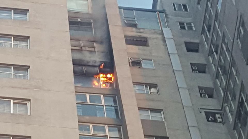 Hà Nội: Cháy tầng 18 chung cư Bắc Hà