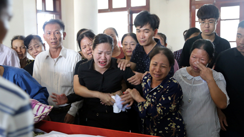 Nghìn lượt người tiễn đưa lái tàu SE19 về đất mẹ