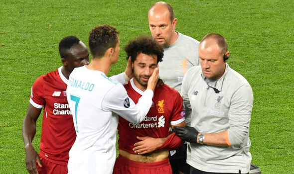 Điên rồ Kiev: Ramos triệt hạ Salah khóc rời sân và 'tội đồ' Karius