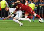 Sergio Ramos bị "tổng xỉ vả" sau khi chơi xấu Salah