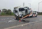 Xe tải đâm xe khách trên cao tốc Bắc Giang, 8 người thương vong