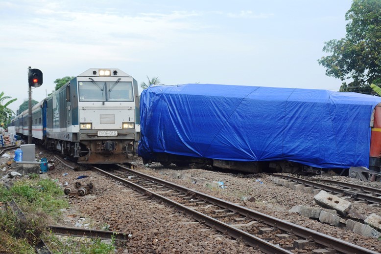 Thông tuyến đường sắt Bắc - Nam, sau 24 tiếng tê liệt