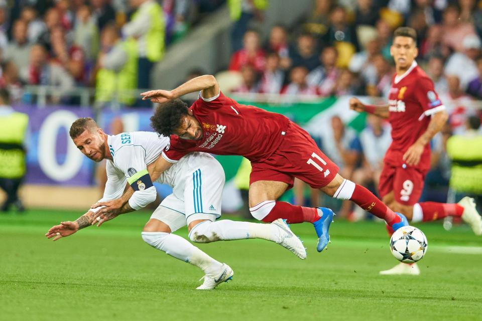 Salah nói thật về cú bẻ tay của Ramos, có thể lỡ World Cup