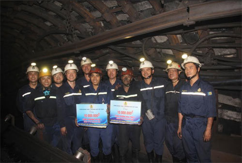 Tặng quà thợ mỏ nhân dịp Tháng Công nhân 2018