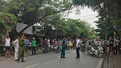 Hà Nội: Thai phụ rơi con ra ngoài sau cú đâm của xe tải