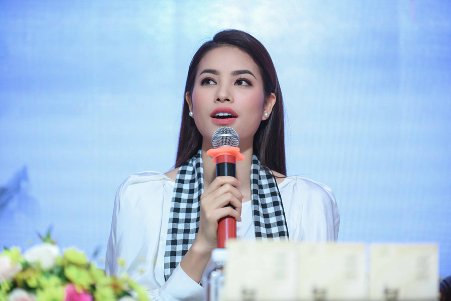 Cái giá của Phạm Hương khi trở thành hoa hậu