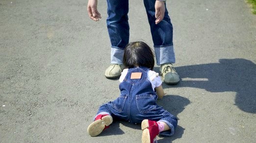 Đề thi lớp 10 chuyên bàn chuyện dỗ con ngã bằng cách đánh đất