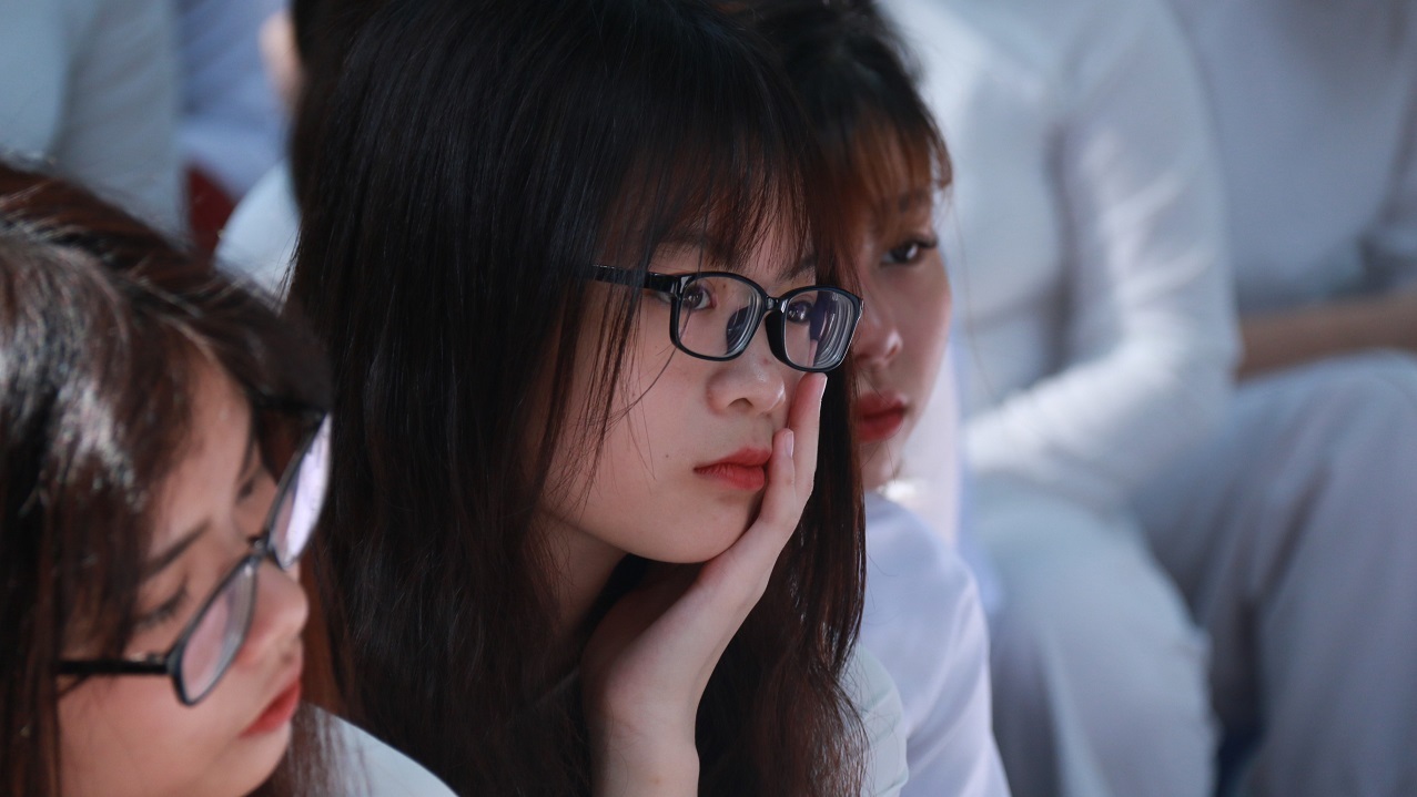 Đề Toán thi vào lớp 10 Chuyên Khoa học tự nhiên vòng 1 năm 2018