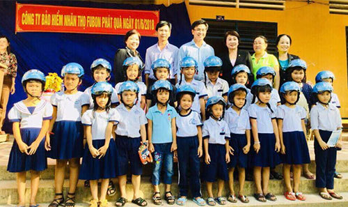 Fubon life Việt Nam trao hơn 400 suất quà Tết thiếu nhi