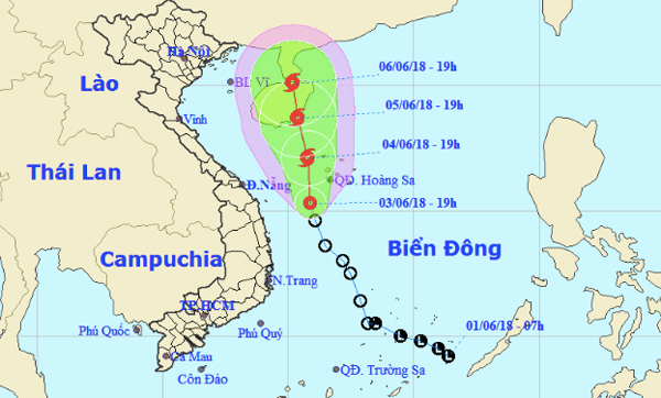 Dự báo thời tiết 4/6: Áp thấp chạy dọc miền Trung, mưa như trút