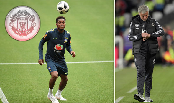 MU trục trặc ký Fred, Barca mua lại Neymar