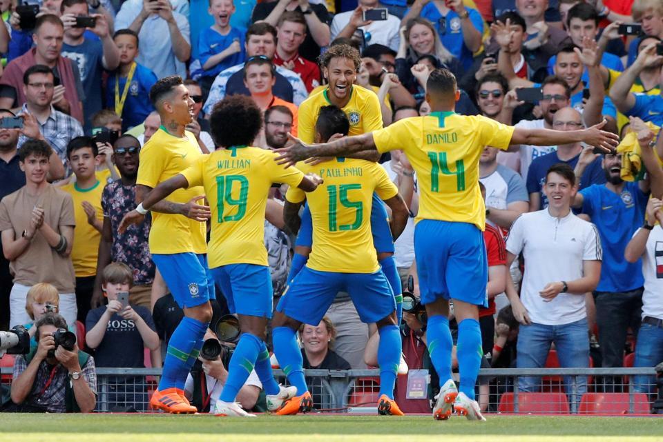Neymar tái xuất với siêu phẩm, Brazil hạ đẹp Croatia
