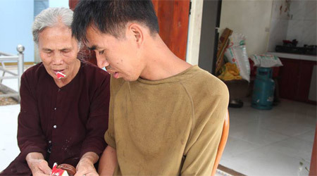 Cuộc sống của người mẹ 79 tuổi nuôi 6 đứa con tâm thần ở Phú Thọ giờ ra sao?