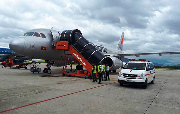 Máy bay hạ cánh khẩn cấp xuống sân bay Đà Nẵng để cứu khách