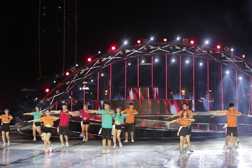 Flashmob - ‘cơn gió lạ’ đêm trình diễn pháo hoa Đà Nẵng