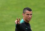 Ronaldo lao vào tập luyện "gây bão" cùng Bồ Đào Nha