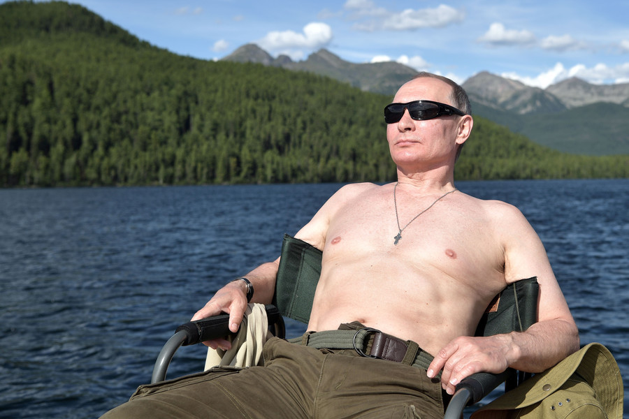 Putin bình phẩm về những bức ảnh 'chế' bán khỏa thân