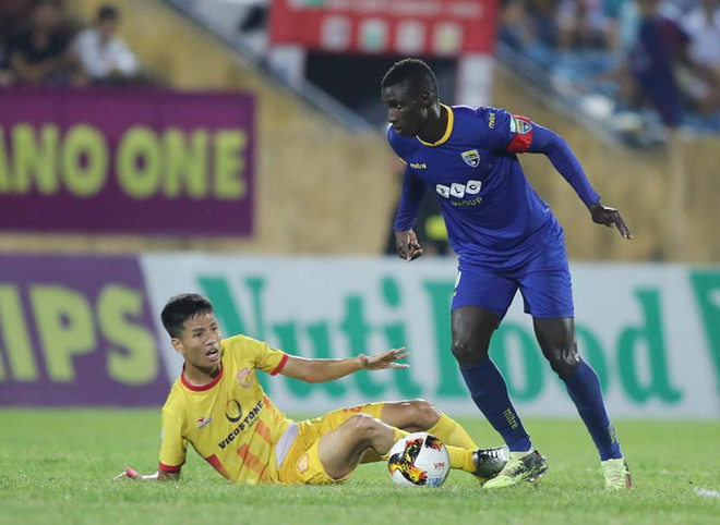 Ngoại binh Thanh Hoá bị treo giò 3 trận vì giật cùi chỏ