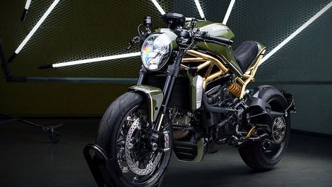 Mẫu xe độ Ducati Monster 1200R với khung dát vàng