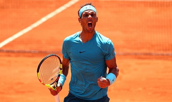 Chật vật hạ đàn em Schwartzman, Nadal vào bán kết