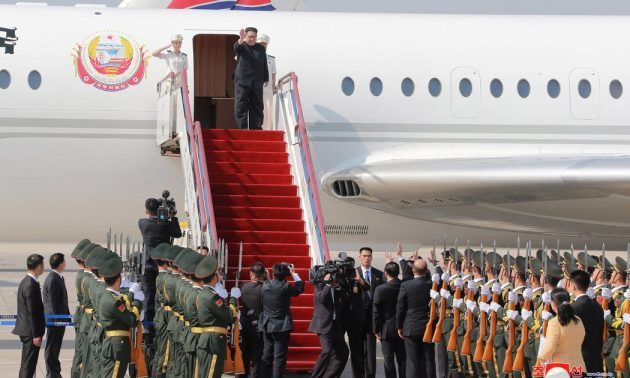 Chiến cơ Trung Quốc tháp tùng Kim Jong Un bay tới Singapore?
