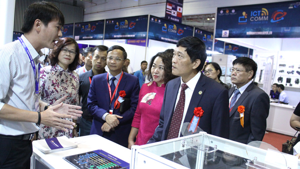 Khai mạc triển lãm giải pháp công nghệ số Vietnam ICT Comm 2018