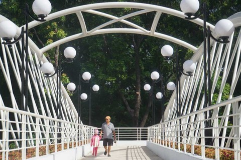 Cầu bộ hành 11,6 tỷ giữa công viên Sài Gòn, dân 'sốc' vì giá quá cao
