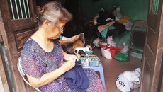 Kỷ vật cuối cùng của đại tá công an khiến người phụ nữ rơi nước mắt
