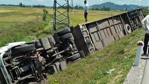 Xe tai nạn liên hoàn