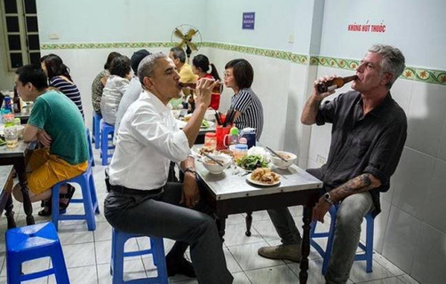 Xem lại video đầu bếp Anthony Bourdain cùng Obama ăn bún chả Hà Nội