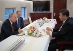 Ông Putin cùng ông Tập Cận Bình ngồi tàu cao tốc thưởng trà