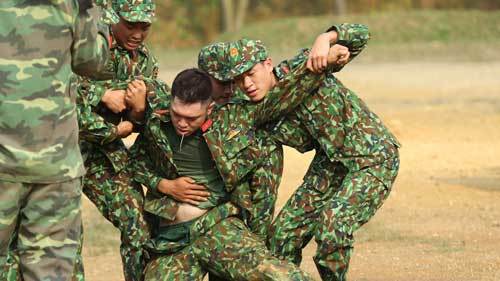 Chết cười với Bảo Kun trong 'Sao nhập ngũ'