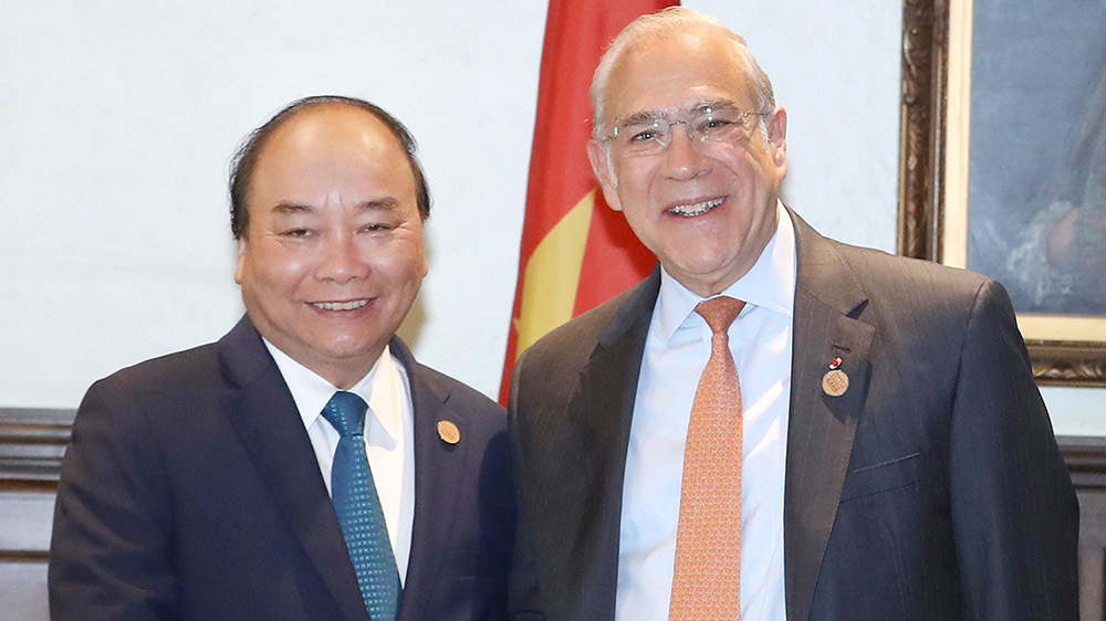 Thủ tướng ăn trưa làm việc với cựu Thủ tướng Canada Jeans Chretien