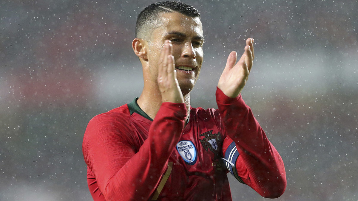 Ronaldo nộp 19 triệu euro để đá World Cup 2018