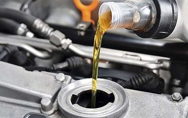 6 loại dung dịch trên ô tô cần kiểm tra thường xuyên mùa nắng nóng