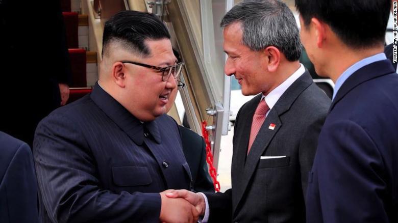 Kim Jong Un đặt chân đến Singapore