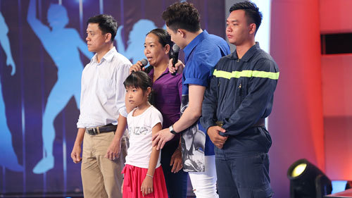 Việt Hương nghẹn ngào vì hoàn cảnh của cô bé rơi xuống giếng