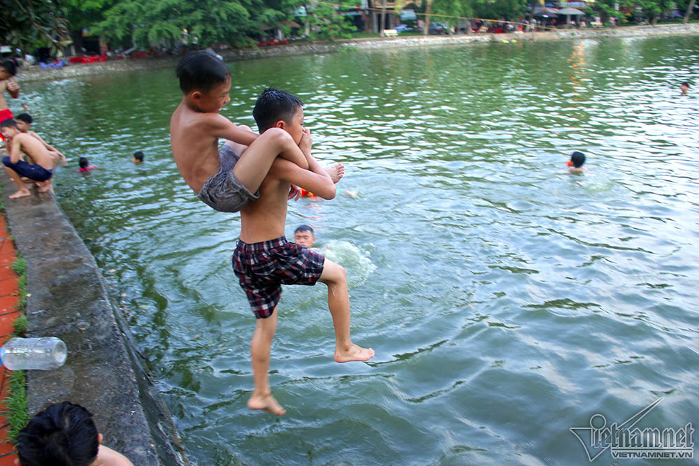chùa Thầy,Hà Nội,bể bơi