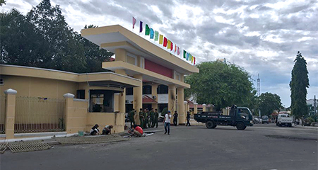 Tạm giữ hơn 100 người đập phá trụ sở UBND tỉnh Bình Thuận
