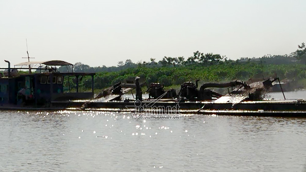 Cát tặc lộng hành, hà bá nuốt hàng nghìn m2 đất