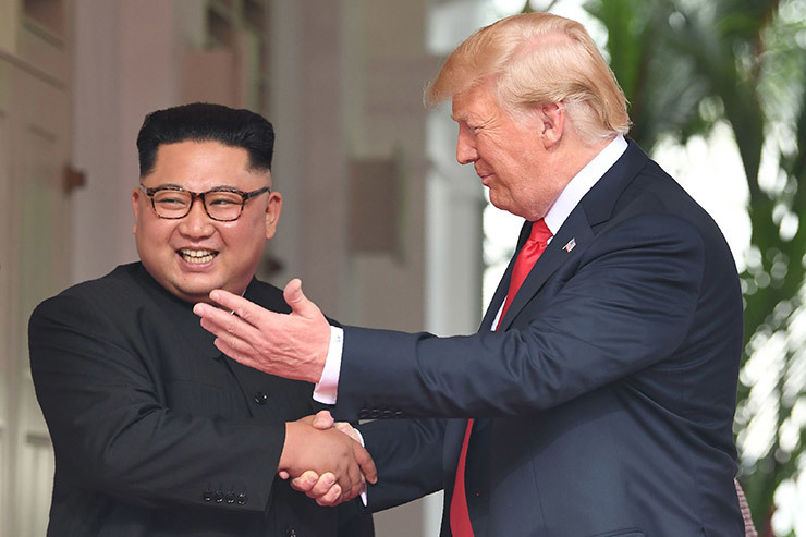Lí do Kim Jong Un cao 'khác thường' khi gặp ông Trump