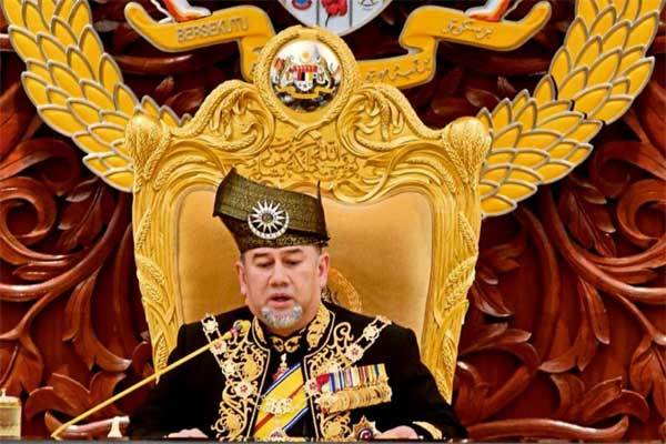 Vua Malaysia tự đề xuất hạ lương, giảm trợ cấp