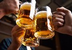 Dân Việt ngày càng chơi sang: Chê bia cỏ, nhậu bia cao cấp