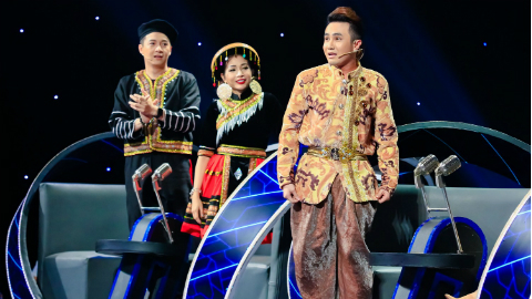 Màn chặt chém Ốc Thanh Vân của bộ ba HLV