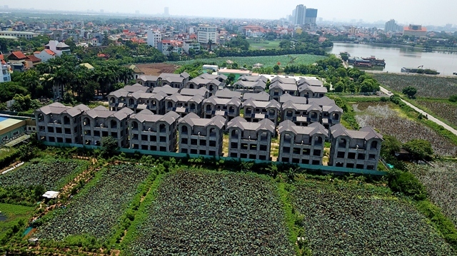 Làng biệt thự triệu USD bỏ hoang trên đất vàng Hồ Tây