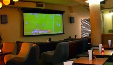 Trước giờ khai màn World Cup: Chủ cafe, quán nhậu 1 buổi chiều hốt hoảng