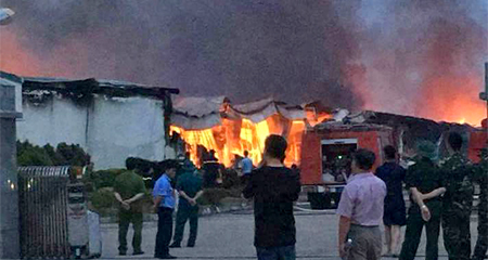 Phú Thọ: Cháy dữ dội ở khu công nghiệp Thụy Vân từ đêm đến sáng