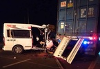 Xe khách húc xe container, 1 người chết, nhiều người bị thương nặng