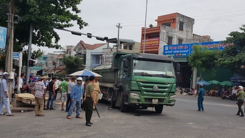 Cụ ông 93 tuổi tử vong thương tâm dưới gầm xe 'hổ vồ'