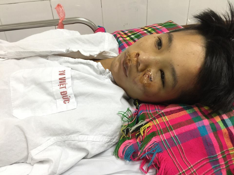 Con trai cần phẫu thuật gấp, cha mẹ nghèo bất lực cầu cứu